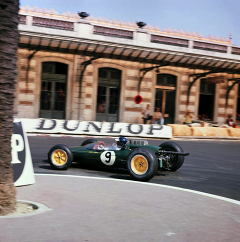 Virage de la gare à Monaco... 
© Max Le grand Virage de la gare à Monaco... 
© Max Le grand